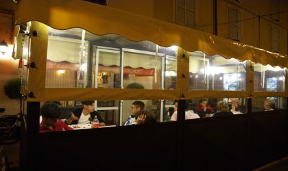 immagini del locale della pizzeria del corso